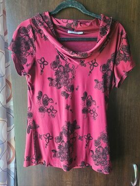 Ricki's Rose Red Short-Sleeve Floral Cowl Neck Top Size Medium